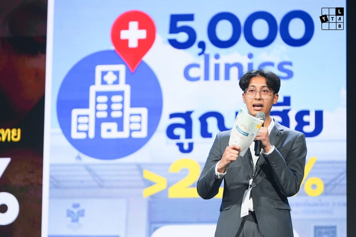 Founder presenting Carevanaa vision